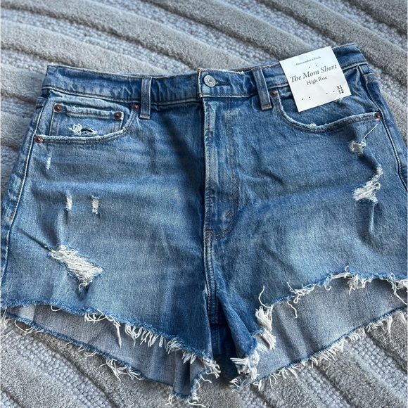 Abercrombie High Rise Mom Shorts Ripped Wash Size: 31 - 12 - Picture 1 of 4